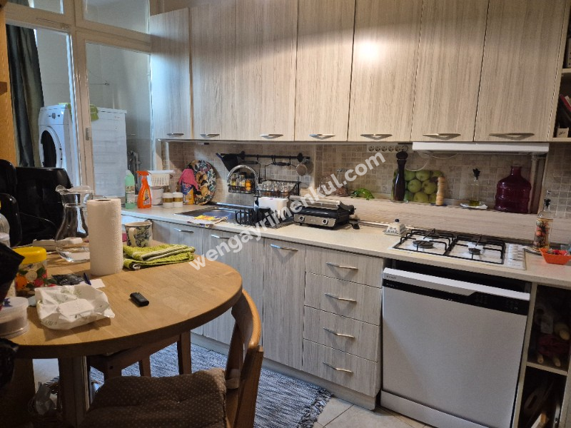 İ.E.T.T Yıldız Bloklarında, Otoparklı, Balkonlu, 40m2 salonlu Ara Kat