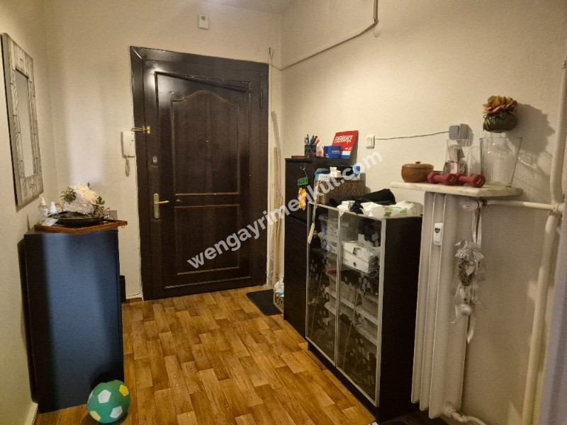 İ.E.T.T Yıldız Bloklarında, Otoparklı, Balkonlu, 40m2 salonlu Ara Kat