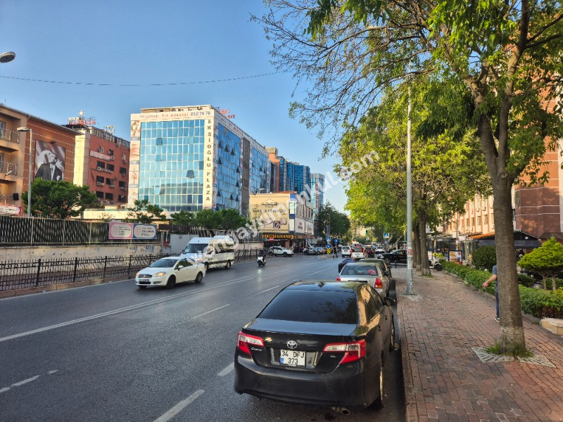 İ.E.T.T Yıldız Bloklarında, Otoparklı, Balkonlu, 40m2 salonlu Ara Kat