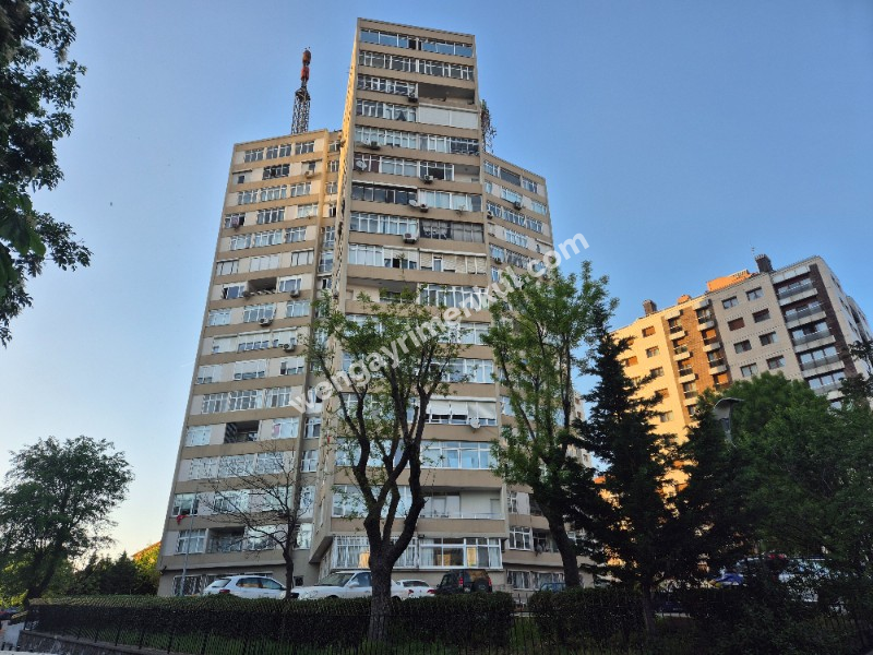 İ.E.T.T Yıldız Bloklarında, Otoparklı, Balkonlu, 40m2 salonlu Ara Kat