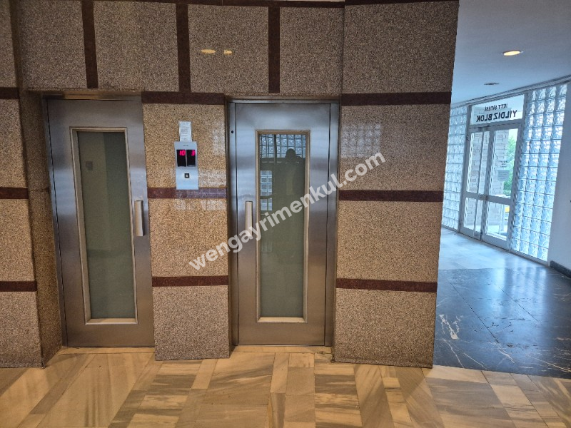 İ.E.T.T Yıldız Bloklarında, Otoparklı, Balkonlu, 40m2 salonlu Ara Kat