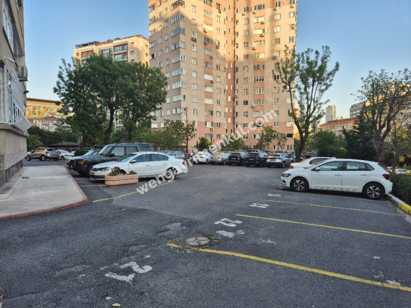 İ.E.T.T Yıldız Bloklarında, Otoparklı, Balkonlu, 40m2 salonlu Ara Kat