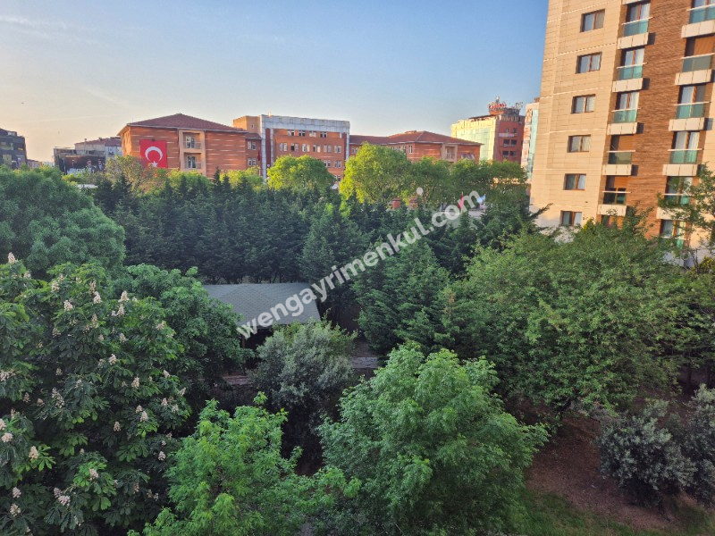 İ.E.T.T Yıldız Bloklarında, Otoparklı, Balkonlu, 40m2 salonlu Ara Kat