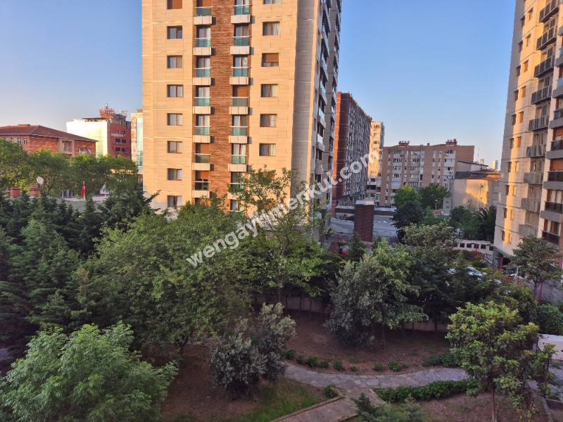 İ.E.T.T Yıldız Bloklarında, Otoparklı, Balkonlu, 40m2 salonlu Ara Kat