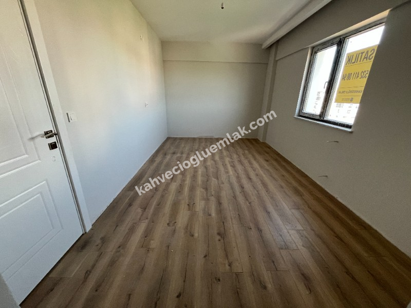 KAHVECİOĞLU EMLAK'DAN YEŞİLYURT MAH SATILIK DAİRE 4+1
