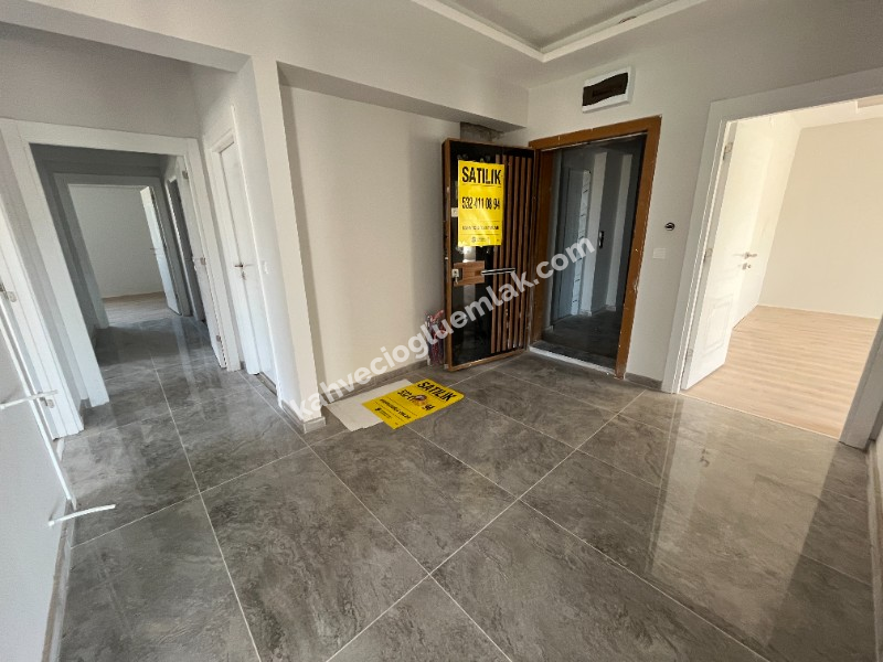 KAHVECİOĞLU EMLAK'DAN YEŞİLYURT MAH SATILIK DAİRE 4+1