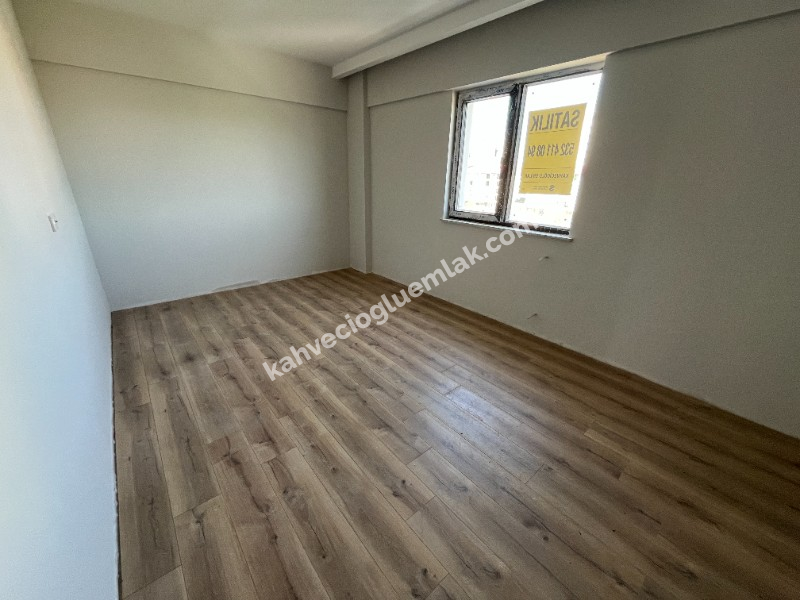 KAHVECİOĞLU EMLAK'DAN YEŞİLYURT MAH SATILIK DAİRE 4+1