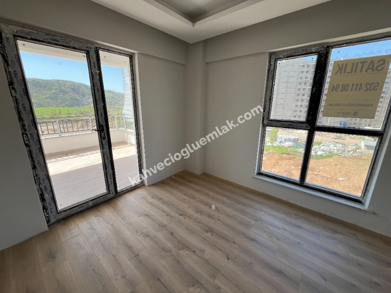 KAHVECİOĞLU EMLAK'DAN YEŞİLYURT MAH SATILIK DAİRE 4+1