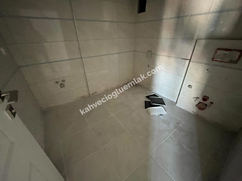 KAHVECİOĞLU EMLAK'DAN YEŞİLYURT MAH SATILIK DAİRE 4+1