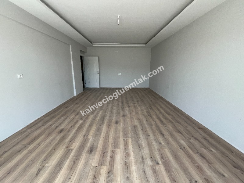 KAHVECİOĞLU EMLAK'DAN YEŞİLYURT MAH SATILIK DAİRE 4+1