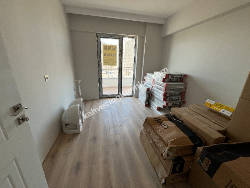 KAHVECİOĞLU EMLAK'DAN YEŞİLYURT MAH SATILIK DAİRE 4+1