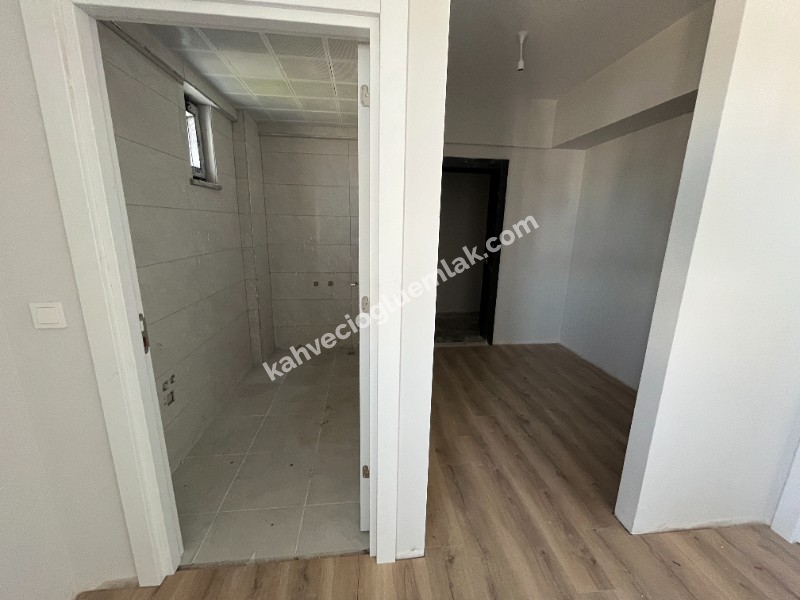 KAHVECİOĞLU EMLAK'DAN YEŞİLYURT MAH SATILIK DAİRE 4+1
