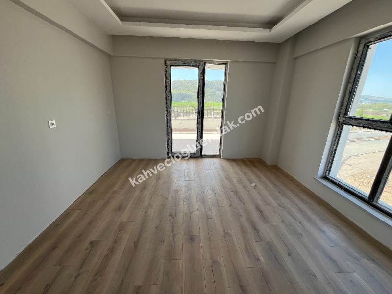 KAHVECİOĞLU EMLAK'DAN YEŞİLYURT MAH SATILIK DAİRE 4+1