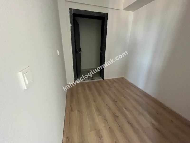 KAHVECİOĞLU EMLAK'DAN YEŞİLYURT MAH SATILIK DAİRE 4+1