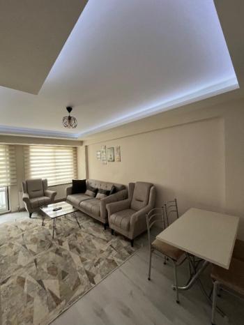 AFYON ÜÇOK EMLAKTAN KURTULUŞ CAD ÜZERİ KİRALIK EŞYALI LÜX DAİRE