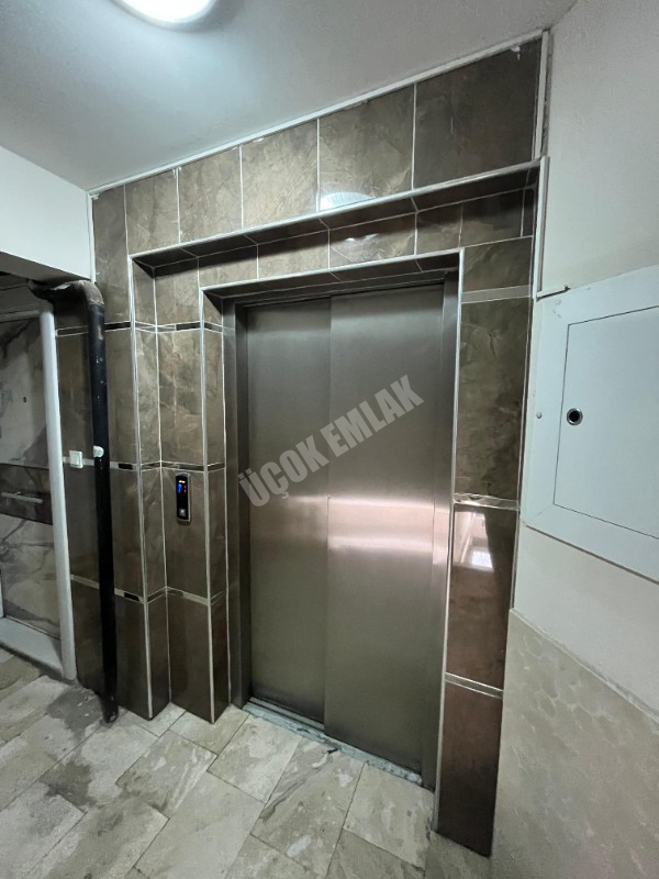 AFYON ÜÇOK EMLAKTAN KURTULUŞ CAD ÜZERİ KİRALIK EŞYALI LÜX DAİRE