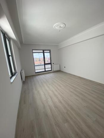 GÜVENAY - ÇORUM CENGİZTOPEL CAD. ÜZERİ SATILIK 3+1 DAİRE