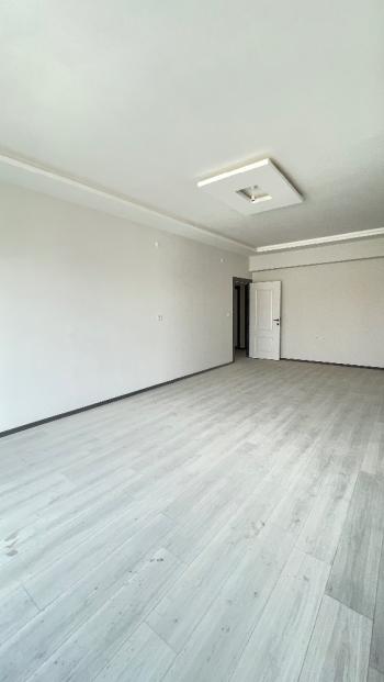 Güvenay - Çorum Cengiz Topel Caddesi Üzeri Satılık 3+1 Daire 