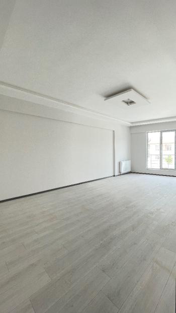 Güvenay - Çorum Cengiz Topel Caddesi Üzeri Satılık 3+1 Daire 