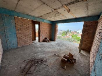 MAĞUSA BÖLGESİNDE MERKEZİ KONUMDA SATILIK YENİ SIFIR 2+1 DAİRE