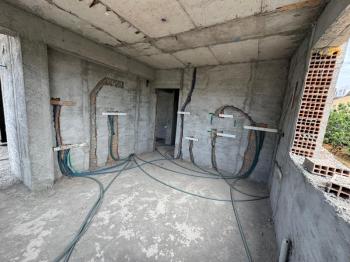 MAĞUSA BÖLGESİNDE MERKEZİ KONUMDA SATILIK YENİ SIFIR 2+1 DAİRE