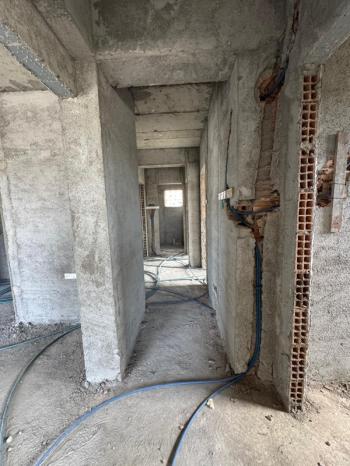 MAĞUSA BÖLGESİNDE MERKEZİ KONUMDA SATILIK YENİ SIFIR 2+1 DAİRE