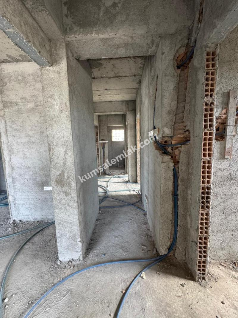 MAĞUSA BÖLGESİNDE MERKEZİ KONUMDA SATILIK YENİ SIFIR 2+1 DAİRE
