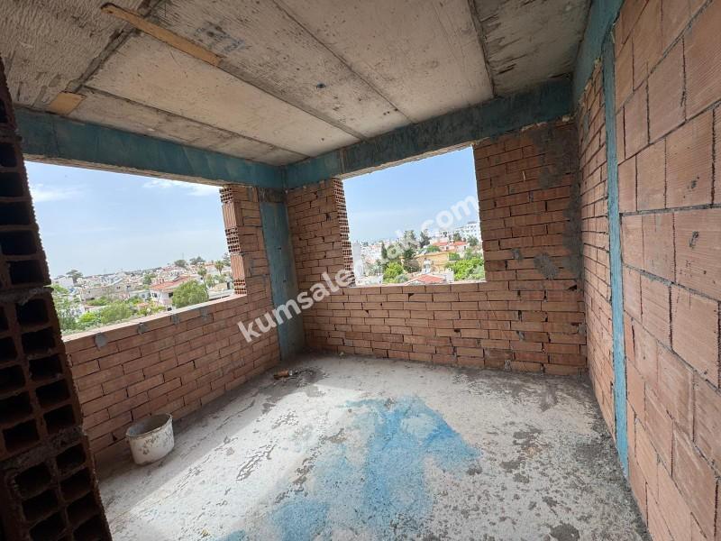 MAĞUSA BÖLGESİNDE MERKEZİ KONUMDA SATILIK YENİ SIFIR 2+1 DAİRE