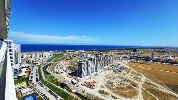 KKTC, İskele'de Muhteşem 5 Yıldızlı Otel ve Casino içerisinde, C Blok'ta 28 Kat, Önü kapanmaz Deniz Manzaralı, Masrafsız, Satılık 2+1 Daire.