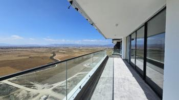 KKTC, İskele'de Muhteşem 5 Yıldızlı Otel ve Casino içerisinde, C Blok'ta 28 Kat, Önü kapanmaz Deniz Manzaralı, Masrafsız, Satılık 2+1 Daire.