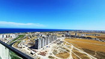KKTC, İskele'de Muhteşem 5 Yıldızlı Otel ve Casino içerisinde, C Blok'ta 28 Kat, Önü kapanmaz Deniz Manzaralı, Masrafsız, Satılık 2+1 Daire.