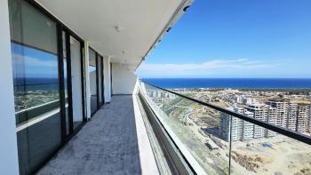 KKTC, İskele'de Muhteşem 5 Yıldızlı Otel ve Casino içerisinde, C Blok'ta 28 Kat, Önü kapanmaz Deniz Manzaralı, Masrafsız, Satılık 2+1 Daire.