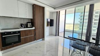 KKTC, İskele'de Muhteşem 5 Yıldızlı Otel ve Casino içerisinde, B Blok'ta 12 Kat, Büyük Balkonlu, Masrafsız, Satılık 1+1 Daire.