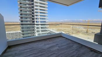 KKTC, İskele'de Muhteşem 5 Yıldızlı Otel ve Casino içerisinde, B Blok'ta 12 Kat, Büyük Balkonlu, Masrafsız, Satılık 1+1 Daire.