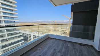 KKTC, İskele'de Muhteşem 5 Yıldızlı Otel ve Casino içerisinde, B Blok'ta 12 Kat, Büyük Balkonlu, Masrafsız, Satılık 1+1 Daire.