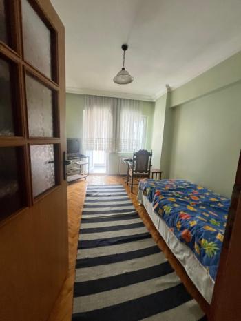 EMLAK HABERCİSİ' NDEN MUDANYA GÜZELYALI YALI MAH'DE SAHİLE 100 METRE DENİZ GÖRÜR 4.KAT 130 m2 ARA KAT 3+1 DAİRE