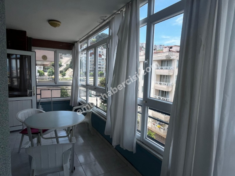 EMLAK HABERCİSİ' NDEN MUDANYA GÜZELYALI YALI MAH'DE SAHİLE 100 METRE DENİZ GÖRÜR 4.KAT 130 m2 ARA KAT 3+1 DAİRE