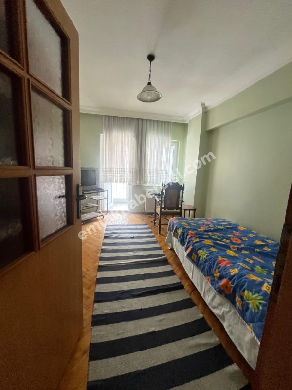 EMLAK HABERCİSİ' NDEN MUDANYA GÜZELYALI YALI MAH'DE SAHİLE 100 METRE DENİZ GÖRÜR 4.KAT 130 m2 ARA KAT 3+1 DAİRE