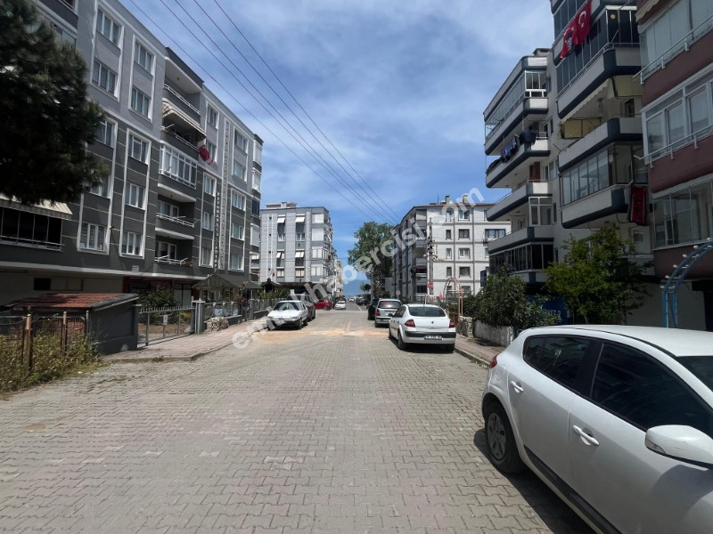 EMLAK HABERCİSİ' NDEN MUDANYA GÜZELYALI YALI MAH'DE SAHİLE 100 METRE DENİZ GÖRÜR 4.KAT 130 m2 ARA KAT 3+1 DAİRE
