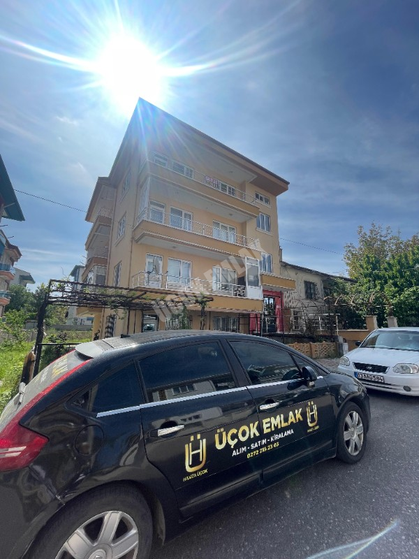 AFYON ÜÇOK EMLAKTAN FATİH MAH SATILIK FIRSAT 3+1 DAİRE
