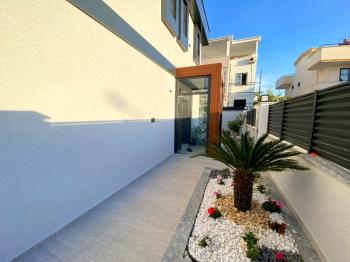 Didim Altınkumda Satılık 4+1 Eşyalı Villa