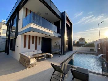 Didim Altınkumda Satılık 4+1 Eşyalı Villa