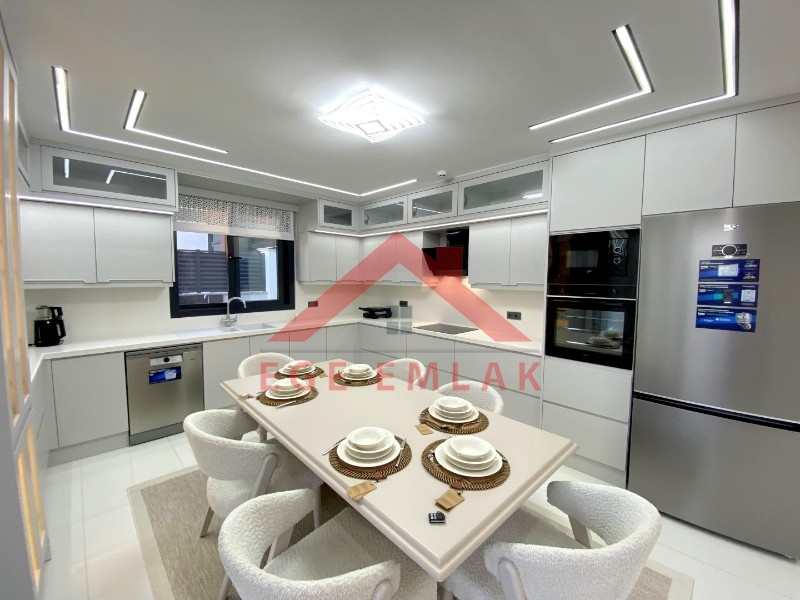 Didim Altınkumda Satılık 4+1 Eşyalı Villa