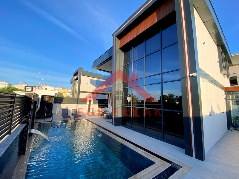 Didim Altınkumda Satılık 4+1 Eşyalı Villa