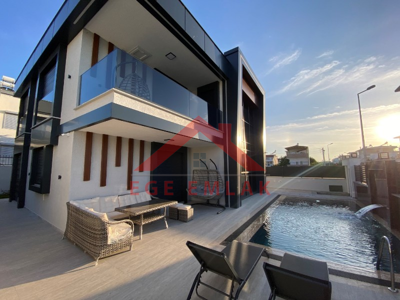 Didim Altınkumda Satılık 4+1 Eşyalı Villa