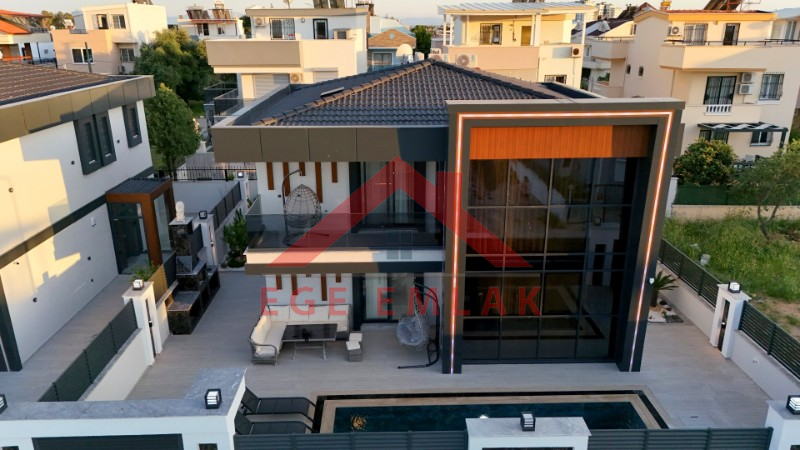 Didim Altınkumda Satılık 4+1 Eşyalı Villa