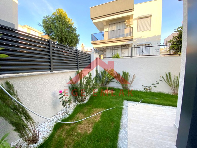 Didim Altınkumda Satılık 4+1 Eşyalı Villa