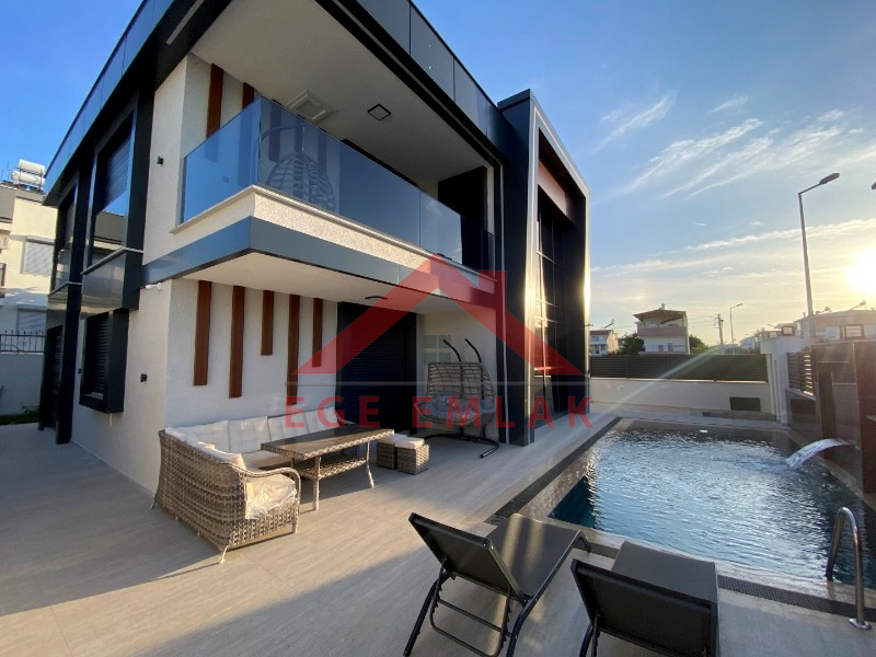 Didim Altınkumda Satılık 4+1 Eşyalı Villa