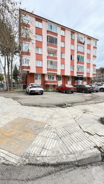 Güvenay - Çorum Bahçelievler Cumartesi Pazarı Yanı Satılık 3+1 Daire 