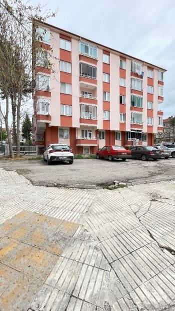 Güvenay - Çorum Bahçelievler Cumartesi Pazarı Yanı Satılık 3+1 Daire 